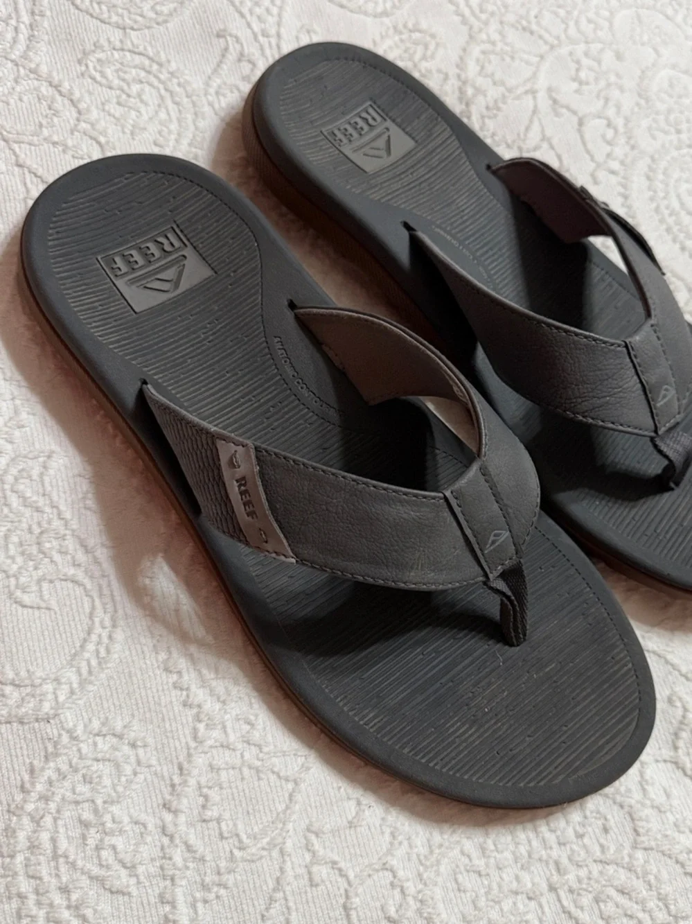 Reef Flip Flops Men’s Size 12 Gray Sandals